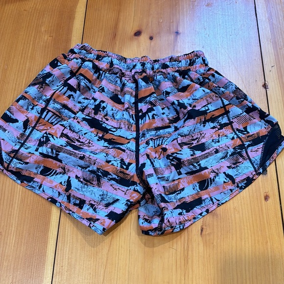 LULULEMON 4 Tall Hotty Hot Swift Shorts 4" Liner Running Inversion Multi Black - Picture 9 of 11